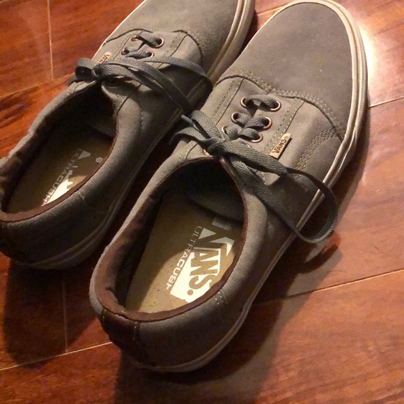 Vans in great condition!!! Comfortable!! - Picture 2 of 2